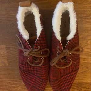 TOMS Red Plaid/Faux Shearling Shoes Sz 7.5